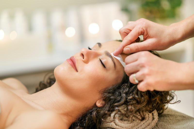 Professional eyebrow waxing
